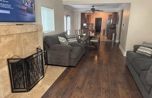 Hanford Casa | Large Parking/Country/Peaceful/ 3bedroom/ 2bathroom House Hanford with WiFi, AC.