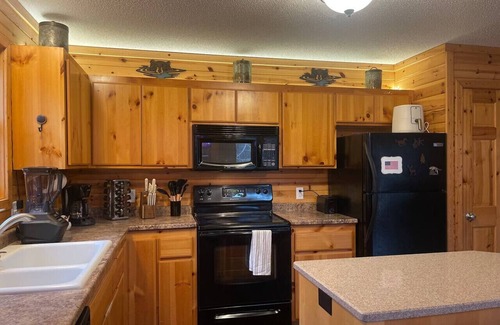 Garrison Cabina | Large Pet-Friendly Family Cabins