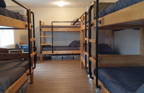 Prince County Cabina | Large pet friendly retreat with tons of room for large groups.