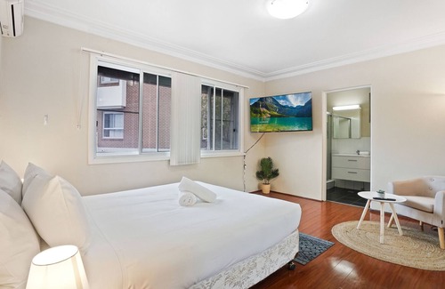 Bexley North Casa | Large Pool | Close to Aiport | 5mins Walk to Station!