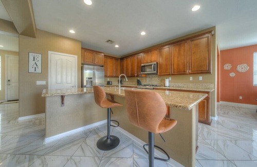 Eastvale Casa | Large Pool Home on a Quiet Cul-De-Sac
