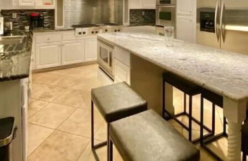 Victorville Casa | Large Pool home, quiet neighborhood, Spacious