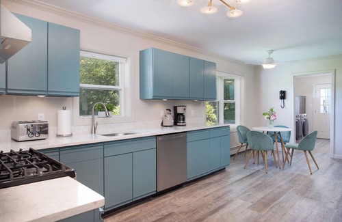 Copake Casa | Large Pool + New spacious 4 BR home - walk to Gym, Tennis & Boating on Lake!