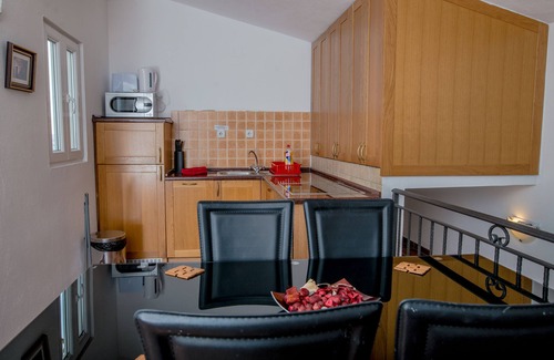 Mrcevac Apartamento | Gran piscina, terrazas, vistas al mar y a la montaña, mar 2 kms, ideal para familias