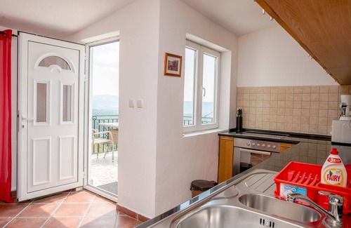 Mrcevac Apartamento | Gran piscina, terrazas, vistas al mar y a la montaña, mar 2 kms, ideal para familias