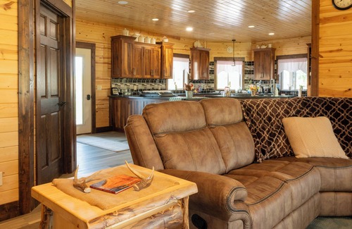 Holton Casa | Large Private Home, Sleeps 20, Great for Groups