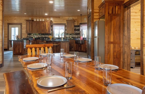 Holton Casa | Large Private Home, Sleeps 20, Great for Groups