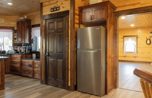 Holton Casa | Large Private Home, Sleeps 20, Great for Groups