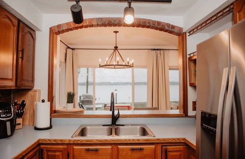 Auburn Cabaña | Private Lakefront Rare 2+ Acre Lot Sleeps 8