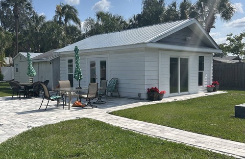 Bayshore Gardens Casa | Large Private Property Units 1 with Event Room