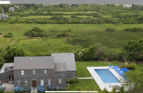 Nantucket Town Casa | Todo nuevo interior para 2020. Camina al pueblo. Perfecto para grupos grandes.