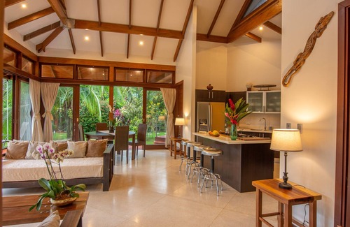 Cahuita Casa | Three Monkeys Cahuita - piscina, a/c, area BBQ