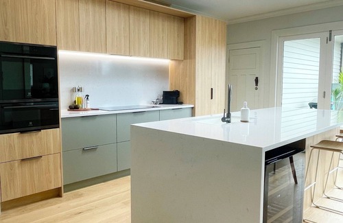 Mount Albert Casa | Large private secure home, spa, off st parking, aircon, 5 kms to city,