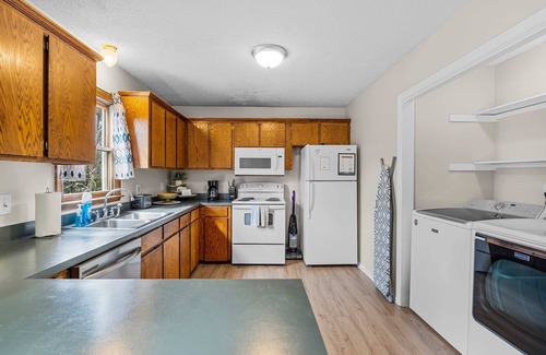 Woodfield Casa | Large Private Yard, Near USC! - The Garnet Goliath