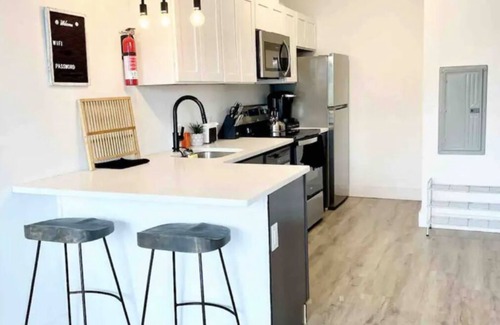 Elizabeth Apartamento | Large Queen Studio-mins to NYC, EWR,PRU,NJPAC,Dwntwn Newark, MetLife