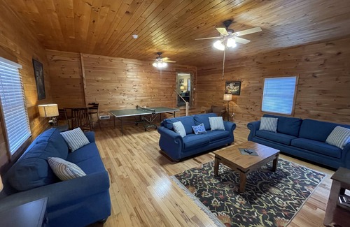 Robbinsville Casa | Large Recently Renovated Home on the Amazing Cheoah River: 8 miles to the Dragon