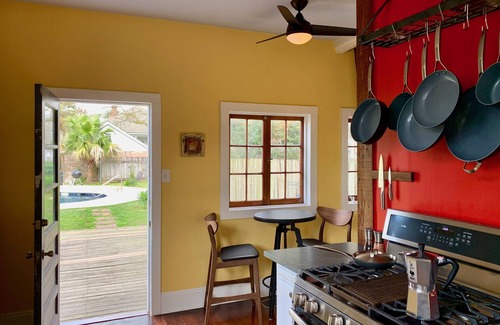 Bywater Apartamento | ¡Gran apartamento renovado de Bywater con piscina durante 31 días o más!