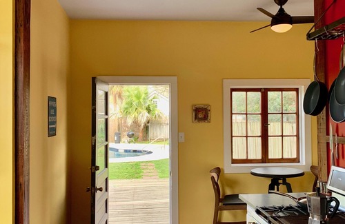 Bywater Apartamento | ¡Gran apartamento renovado de Bywater con piscina durante 31 días o más!