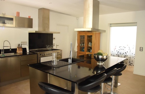 Guerrevieille Villa | Gran propiedad renovada con vista al mar, piscina cubierta, playas a 50 metros