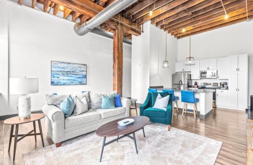 Downtown St. Louis Apartamento | Large Riverfront Loft - Walk to Arch & America's Center