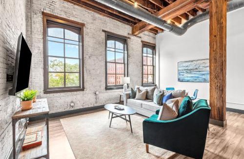 Downtown St. Louis Apartamento | Large Riverfront Loft - Walk to Arch & America's Center