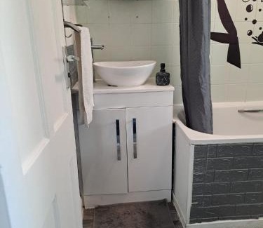 Coldharbour Casa | Large Room in a Shared House - Brixton London
