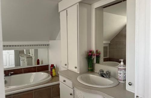 Rimouski-Neigette Casa | Large room in private home