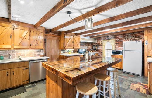 Wilmington Casa | Large rustic home with gameroom. Near lakes, skiing, walk to downtown.