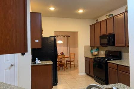 Barker Casa | Large, Sanitary 5 Bedroom House With A View In West Houston, Free WiFi