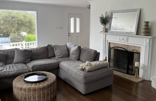 Westside Santa Cruz Casa | Large Santa Cruz Family Getaway-Children and Pet Friendly