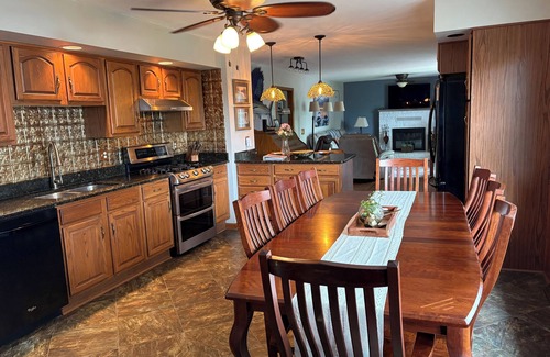Saratoga Springs Casa | Large Saratoga Lake House, close to all amenities , privacy of lake living.