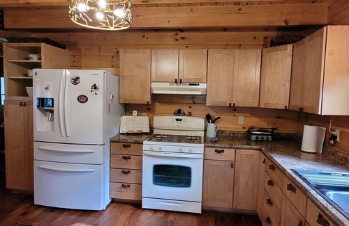 Smithfield Cabina | Large Secluded Cabin on the Lake - Now booking 2+ night stays