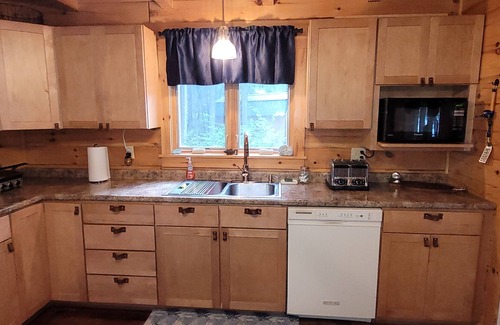 Smithfield Cabina | Large Secluded Cabin on the Lake - Now booking 2+ night stays