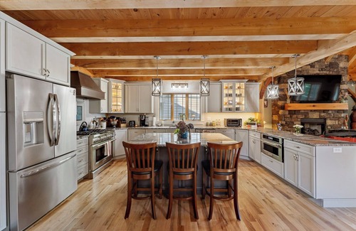 Hendersonville Casa | Large Secluded House in Hendersonville with jaw dropping views!