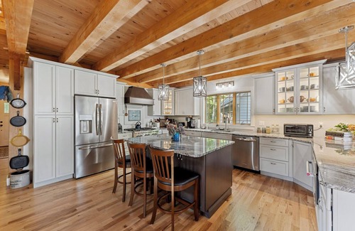 Hendersonville Casa | Large Secluded House in Hendersonville with jaw dropping views!