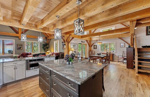 Hendersonville Casa | Large Secluded House in Hendersonville with jaw dropping views!