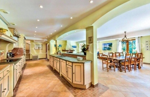 Vallauris Villa | Gran villa familiar con piscina infinita, jardín, WiFi y aire acondicionado en zona exclusiva
