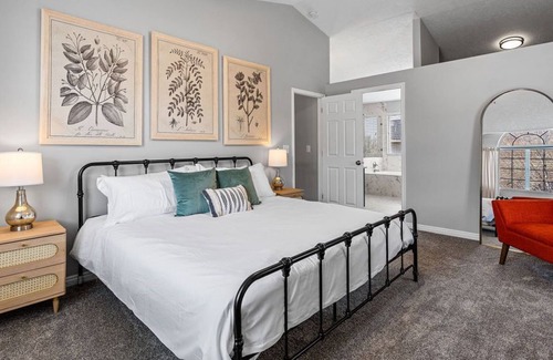 Farmington Casa | Large Serene Farmington Retreat, Close to Lagoon, SLC, Park City & 8 Ski Resorts