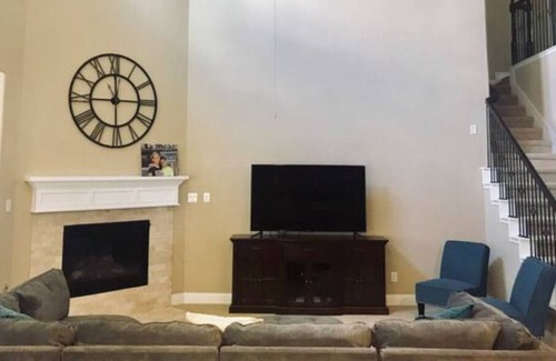 Clear Lake City Casa | Large Spacious 2 bed / 3 bath House w/ Media Room.