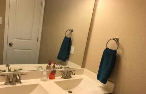 Clear Lake City Casa | Large Spacious 2 bed / 3 bath House w/ Media Room.