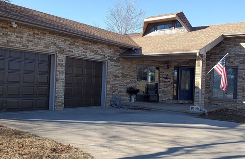 Olpe Casa | Large spacious house located in quiet neighborhood