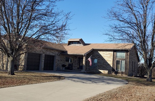 Olpe Casa | Large spacious house located in quiet neighborhood