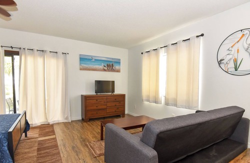 South Daytona Casa | Large Split Townhome w/ 2 kitchens! Perfect for couple's and blended families!