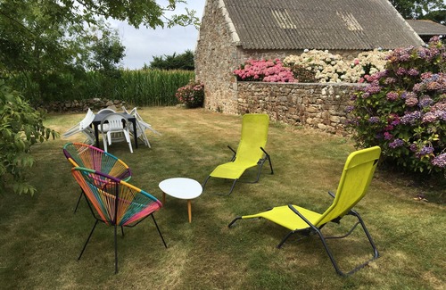 Cleden-Cap-Sizun Casa | Large stone house 500 m from the sea and hiking trails