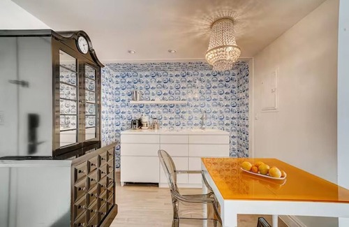 West Avenue Apartamento | Large studio at the iconic 1100 West condo hotel