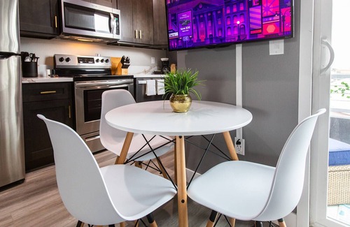 University Heights Apartamento | Large-Studio-Balcony-Desk-A/C-Full-Kitchen