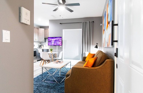 University Heights Apartamento | Large-Studio-Balcony-Desk-A/C-Full-Kitchen