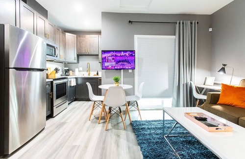 University Heights Apartamento | Large-Studio-Balcony-Desk-A/C-Full-Kitchen