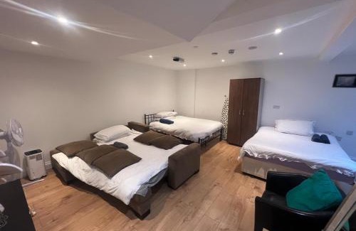 Shepherd's Bush Apartamento | Large studio flat Uxbridge Road
