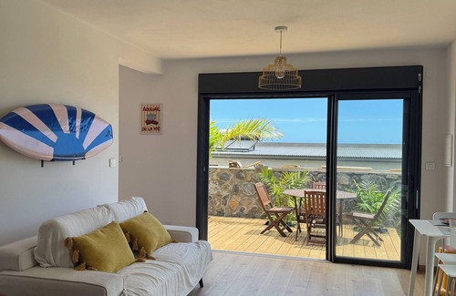 L'Etang-Sale Casa | Large studio in Etang-Salé, quiet location with sea view!
